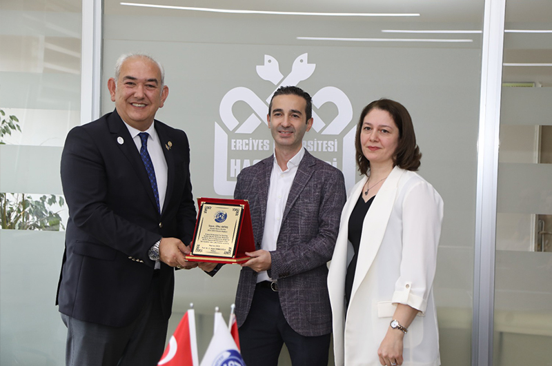ERÜ Hastanelerine, Kayseri Rotary Kulübü Cihaz Bağışında Bulundu
