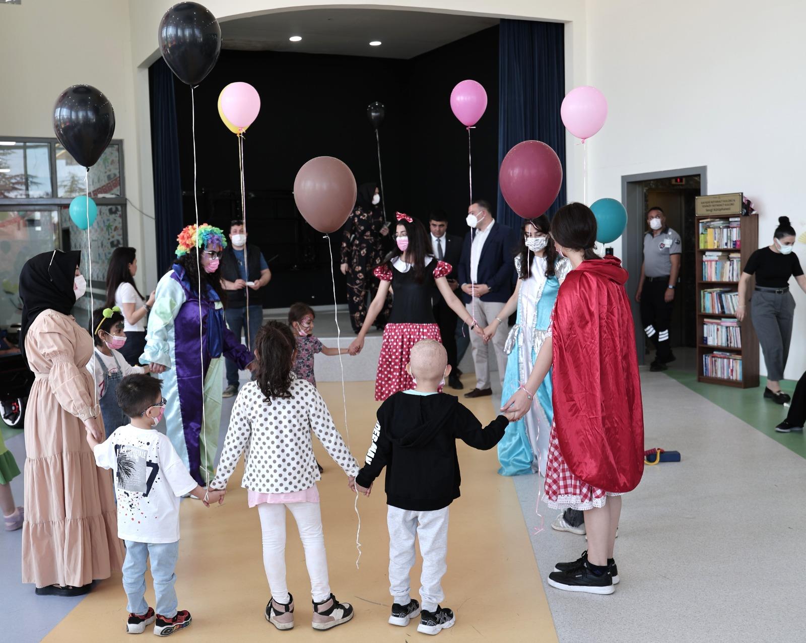 ERÜ Hastaneleri’nde, “Okula Veda, Yaza Merhaba” Etkinliği Düzenlendi