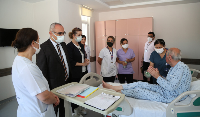 Hastaneler Başhekimi Doç. Dr. Fatih Horozoğlu’ndan Hastalara Ziyaret