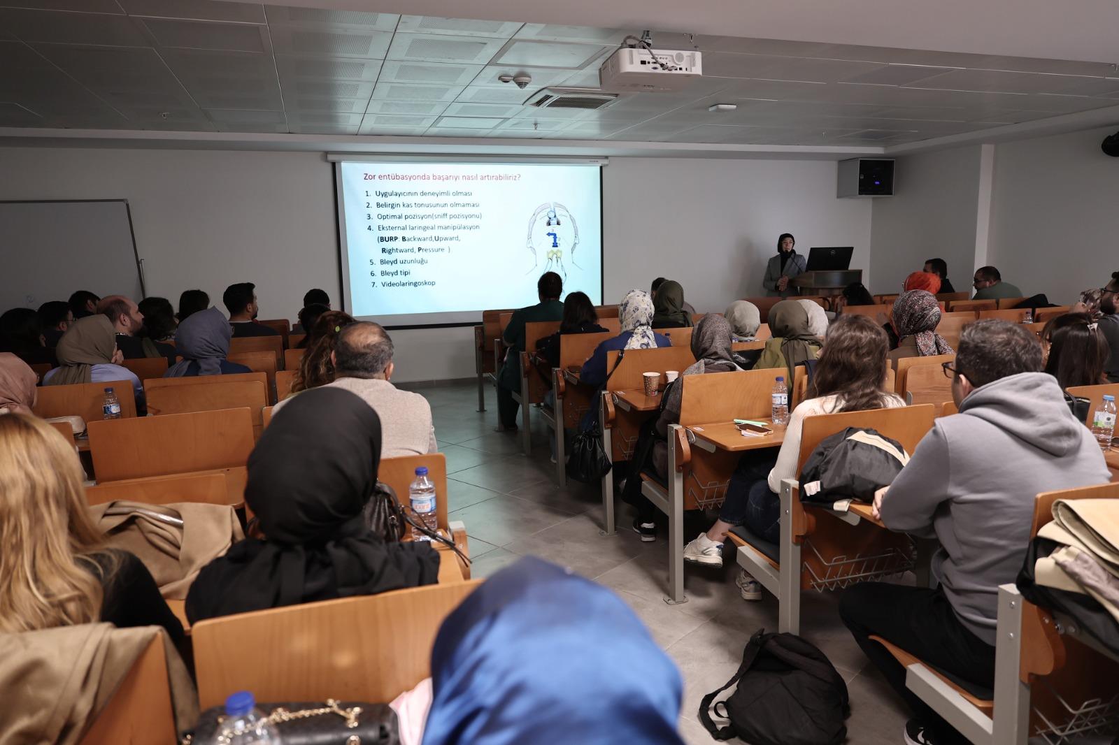 ERÜ Hastaneleri’nden, Uzmanlık Öğrencilerine “Güvenli Hava Yolu Eğitimi”