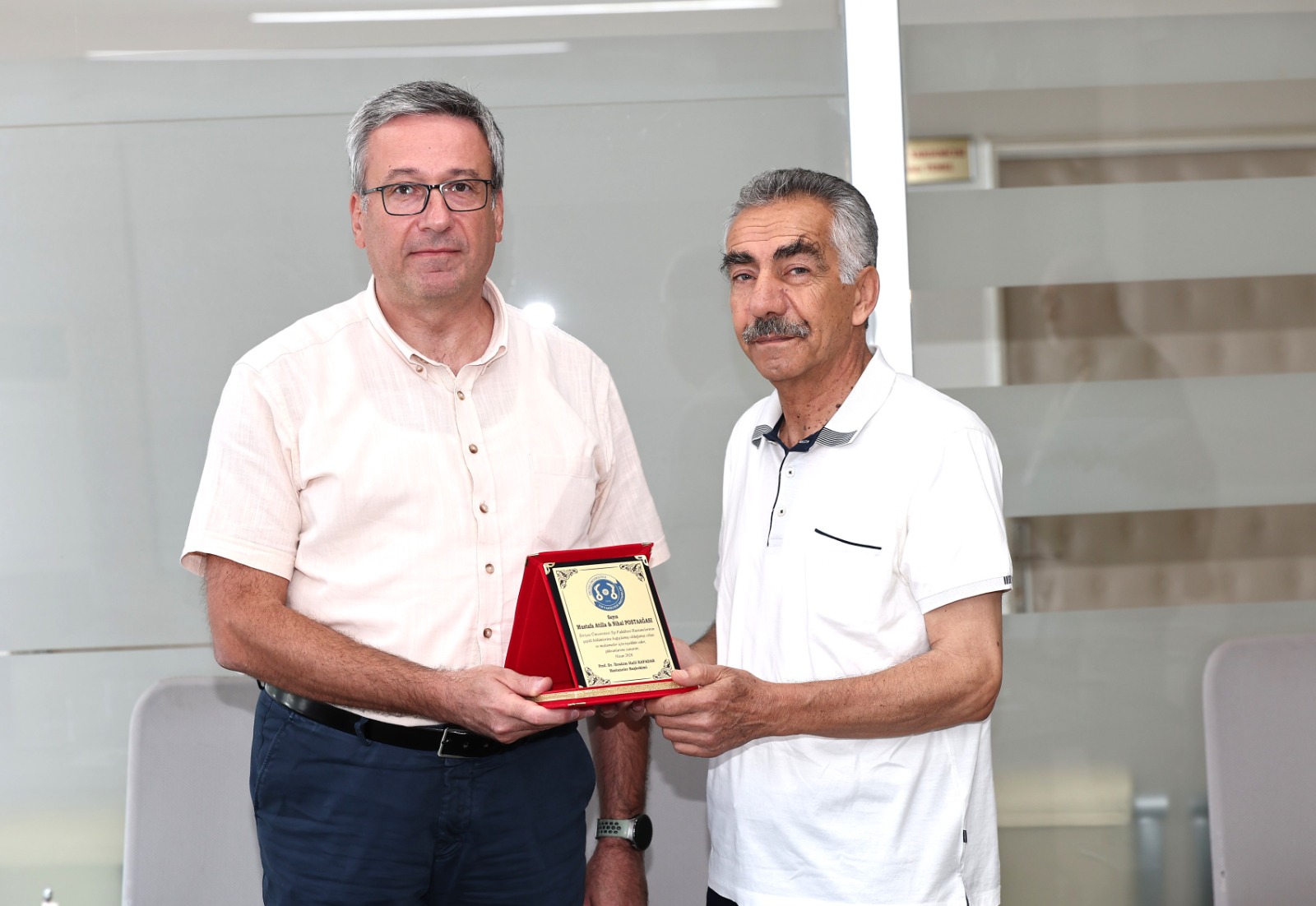 ERÜ Hastaneleri’nin Çeşitli Bölümlerine Hayırsever Tarafından Cihaz Desteği