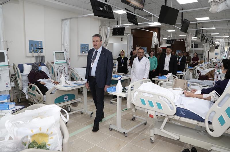 ERÜ Hastaneleri Başhekimi Prof. Dr. İbrahim Halil Kafadar’dan Hastalara ve Sağlık Personeline Bayram Ziyareti