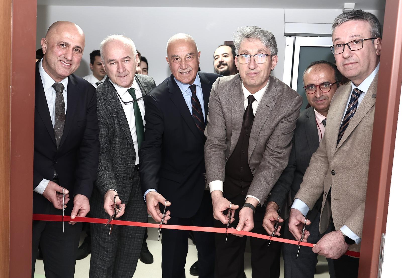 ERÜ Ortopedi ve Travmatoloji / El Cerrahisi Kliniğinde Mikrolab Ünitesi Hizmete Açıldı