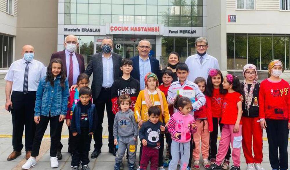 Başhekimimiz Doç. Dr. Fatih Horozoğlu'ndan Hastalara Ramazan Bayramı Ziyareti