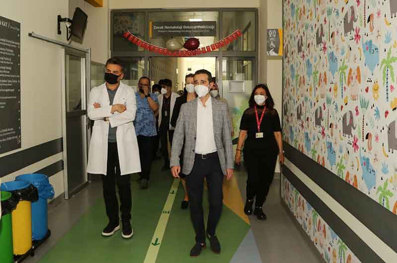 ERÜ Tıp Fakültesi Dekanı Prof. Dr. C. Alper Kemaloğlu, KANKA Hastanesinde Tedavi Gören Çocukları Ziyaret Etti