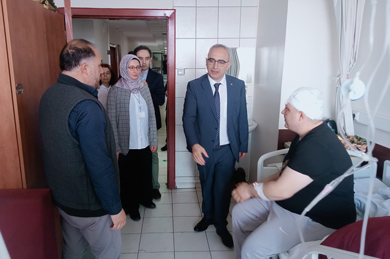 Hastaneler Başhekimi Prof. Dr. Fatih Horozoğlu’ndan Hastalara Bayram Ziyareti
